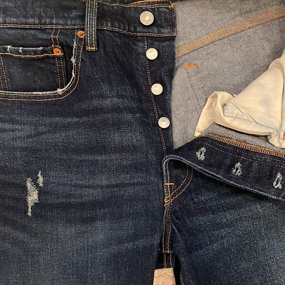 COPY - Levis 501 with minimal distressing, size 30 x 30. - Picture 8 of 15